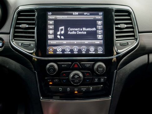 Used 2021 Jeep Grand Cherokee Laredo X AWD/4WD image 47