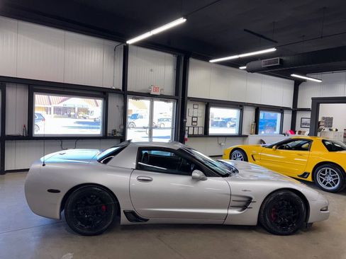 Used 2002 Chevrolet Corvette Z06 w/ Memory Pkg image 17