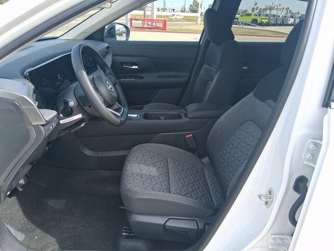 New 2026 Nissan Kicks SV w/ SV Premium Package FWD image 11