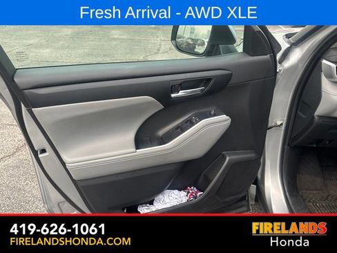 Used 2024 Toyota Highlander XLE AWD/4WD image 15