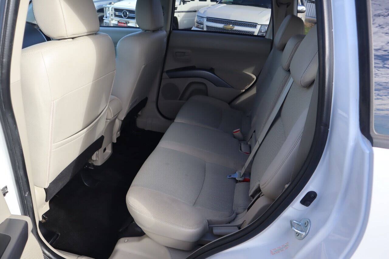 Used 2008 Mitsubishi Outlander SE FWD image 15