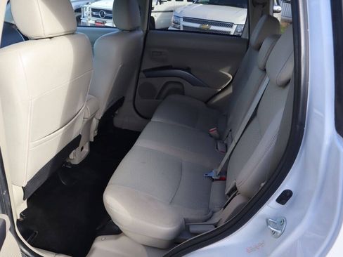 Used 2008 Mitsubishi Outlander SE FWD image 15