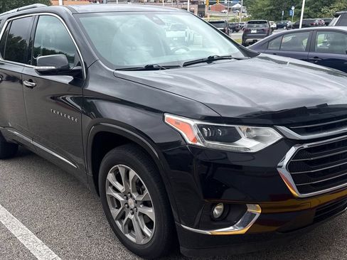 Used 2018 Chevrolet Traverse Premier w/ Driver Confidence II Package FWD image 3