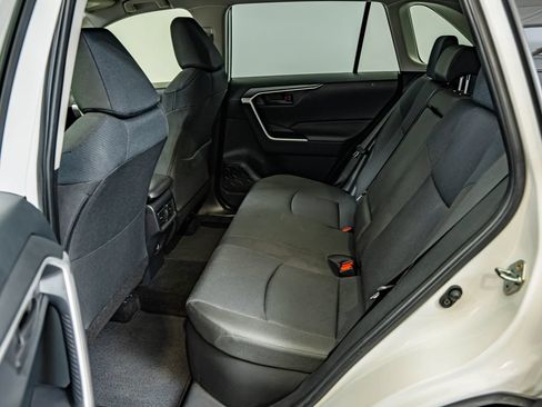 Used 2025 Toyota RAV4 LE AWD/4WD image 33
