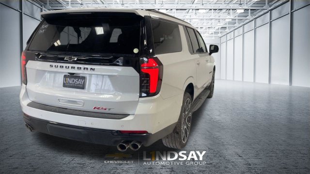 Used 2025 Chevrolet Suburban RST w/ RST Capability Package AWD/4WD image 9