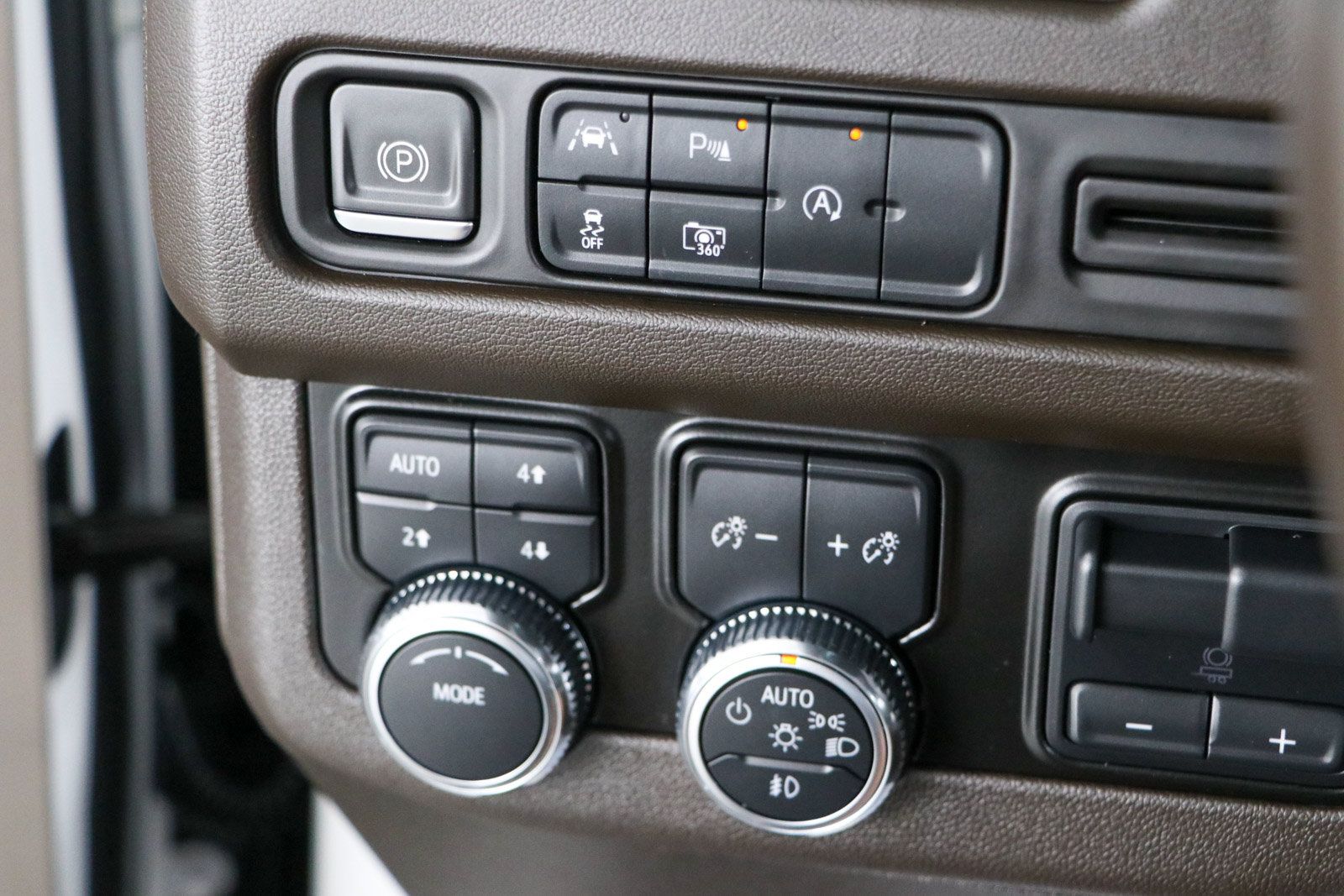 Used 2023 GMC Yukon SLT w/ SLT Premium Package AWD/4WD image 23