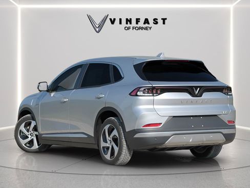 New 2025 VinFast VF 8 Eco AWD/4WD image 2