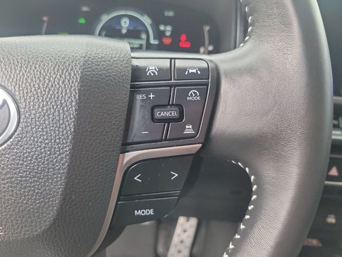 Used 2025 Toyota Camry SE w/ Convenience Package FWD image 19