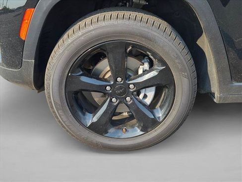 Used 2023 Jeep Grand Cherokee Altitude AWD/4WD image 9