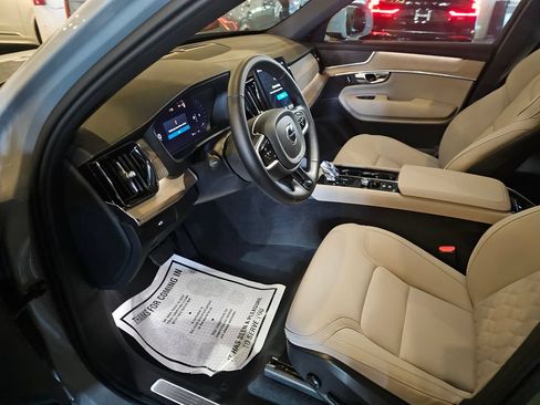 Certified 2025 Volvo XC90 B5 Core AWD/4WD image 17