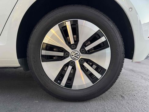 Used 2017 Volkswagen e-Golf SEL Premium w/ Driver Assistance Package image 38