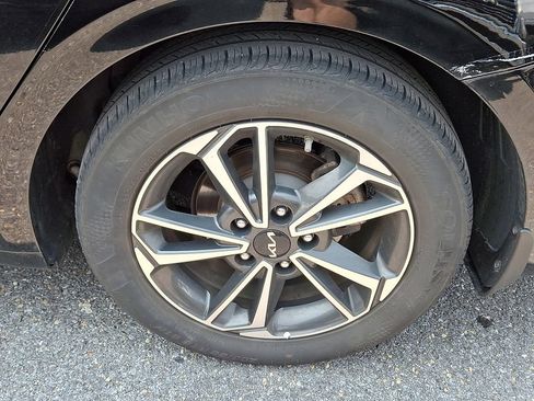 Used 2023 Kia Forte LXS FWD image 7