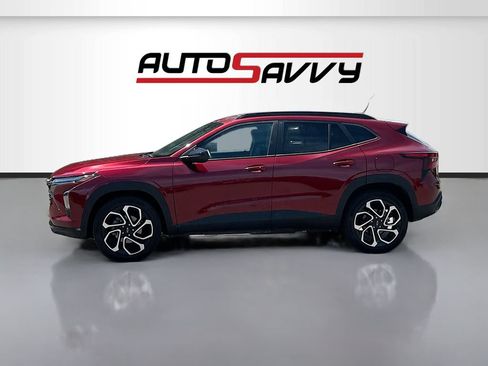 Used 2025 Chevrolet Trax RS w/ Sunroof Package FWD image 4