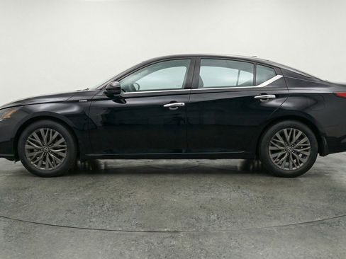 Used 2025 Nissan Altima 2.5 SV image 5