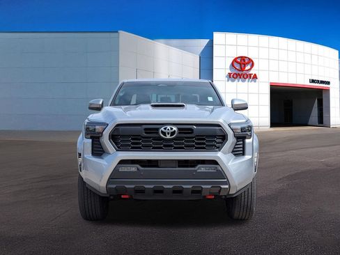 Used 2025 Toyota Tacoma TRD Sport w/ TRD Sport Upgrade Package AWD/4WD image 4