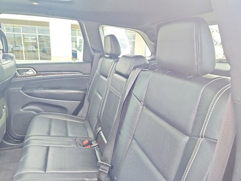 Used 2017 Jeep Grand Cherokee Overland image 18