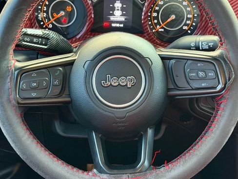 Used 2025 Jeep Gladiator Sport AWD/4WD image 13