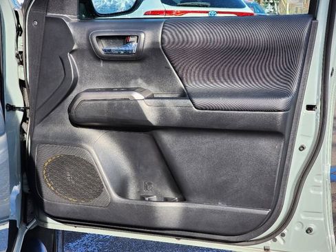 Used 2022 Toyota Tacoma TRD Sport w/ Technology Package image 10