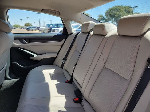 Used 2021 Honda Accord Touring image 11