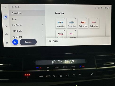 Used 2025 Toyota Sienna XLE image 27