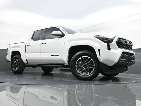 Used 2024 Toyota Tacoma TRD Sport AWD/4WD image 23