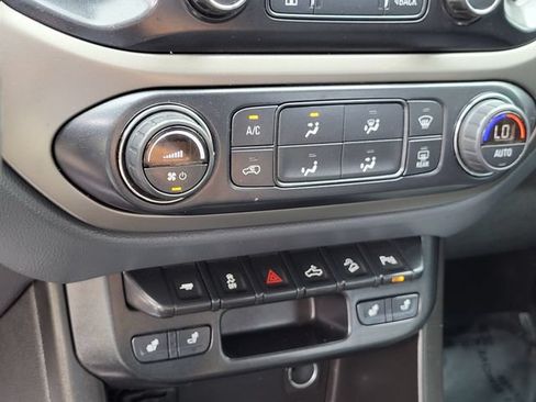 Used 2019 Chevrolet Colorado Z71 AWD/4WD image 18