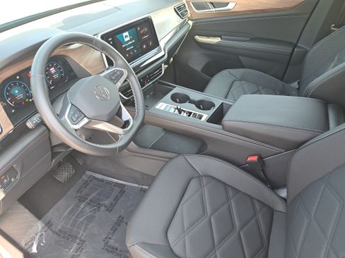 Used 2026 Volkswagen Atlas SE FWD image 16