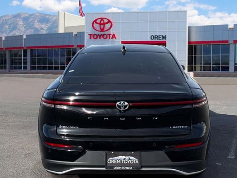 Used 2024 Toyota Crown Limited image 4