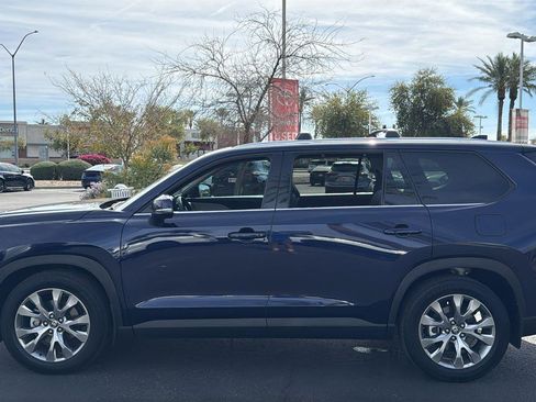 Used 2025 Toyota Grand Highlander FWD image 4