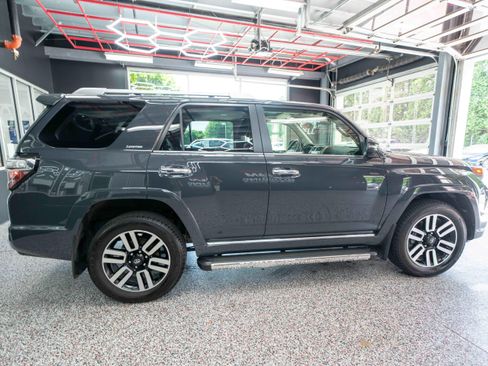 Used 2024 Toyota 4Runner Limited AWD/4WD image 4