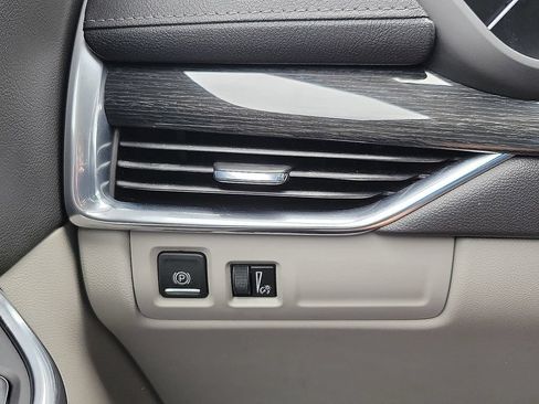 Used 2019 Cadillac XT4 Premium Luxury FWD image 13