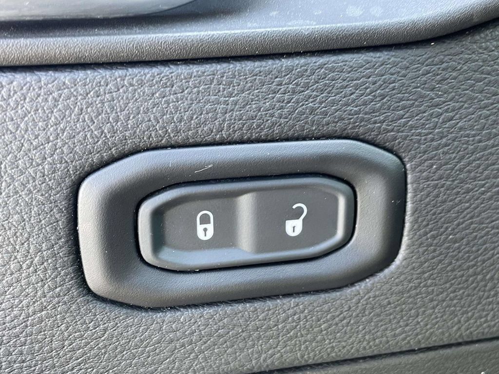 Used 2021 Jeep Gladiator Overland w/ Popular Equipment Package AWD/4WD image 40