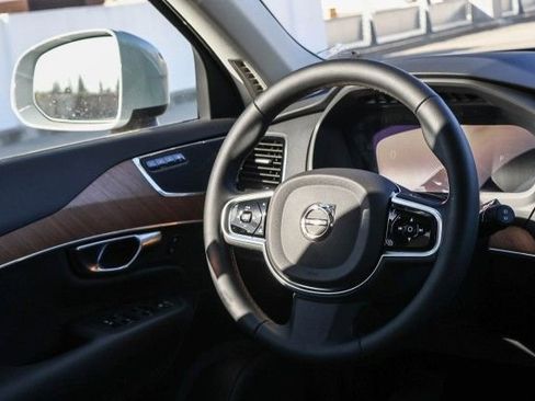 Used 2025 Volvo XC90 T8 Plus w/ Protection Package Premier AWD/4WD image 18