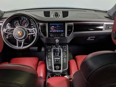 Used 2018 Porsche Macan Turbo image 23