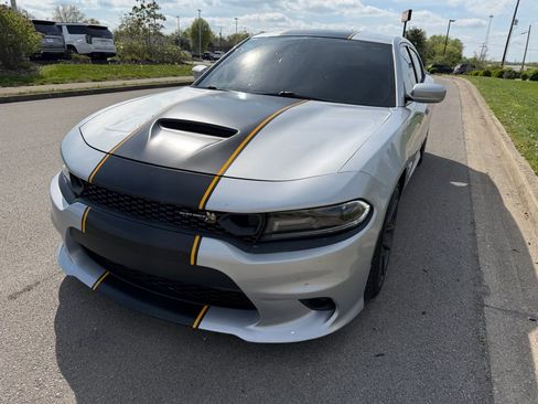 Used 2019 Dodge Charger Scat Pack image 2