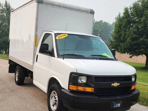 Used 2016 Chevrolet Express 3500 RWD image 5