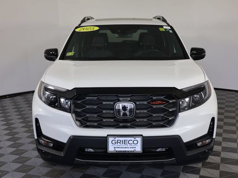 Used 2025 Honda Passport TrailSport image 3