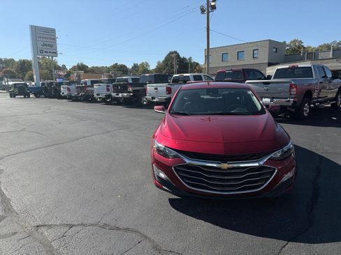 Used 2024 Chevrolet Malibu LT image 2