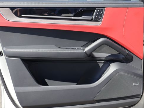 New 2026 Porsche Cayenne S image 13