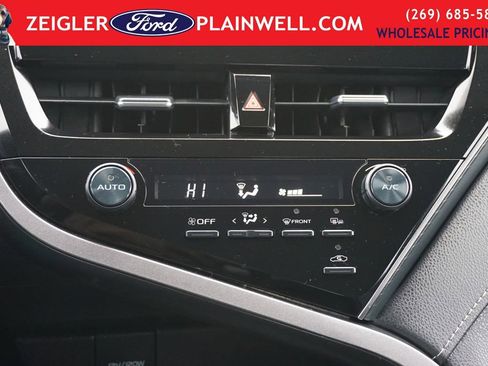 Used 2024 Toyota Camry SE image 18