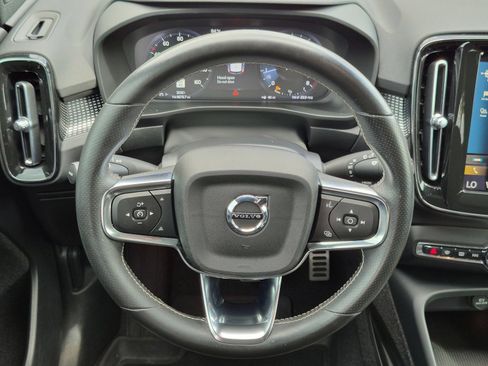 Used 2021 Volvo XC40 T5 R-Design w/ Climate Package AWD/4WD image 31