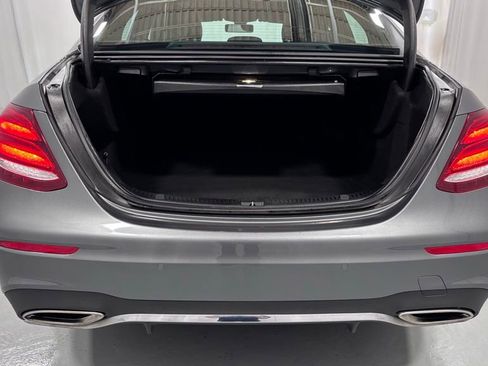 Used 2019 Mercedes-Benz E 300 4MATIC image 28