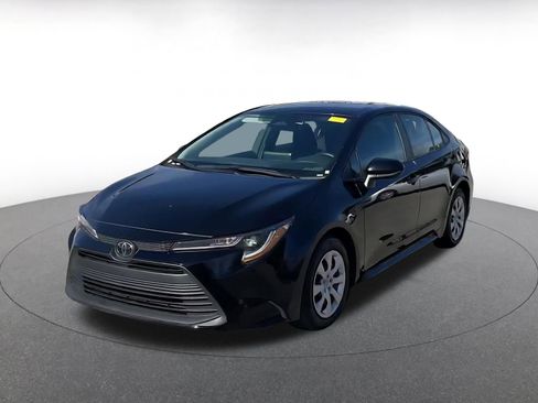 Used 2025 Toyota Corolla LE image 4