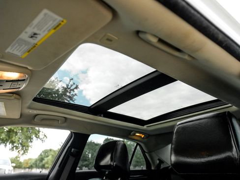 Used 2020 Chrysler 300 Limited RWD image 5