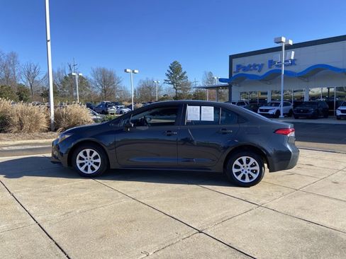 Used 2024 Toyota Corolla LE image 6