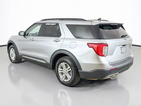 Used 2024 Ford Explorer XLT w/ Equipment Group 202A AWD/4WD image 9