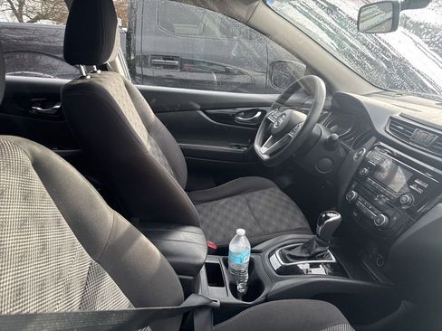 Used 2017 Nissan Rogue Sport SV image 4