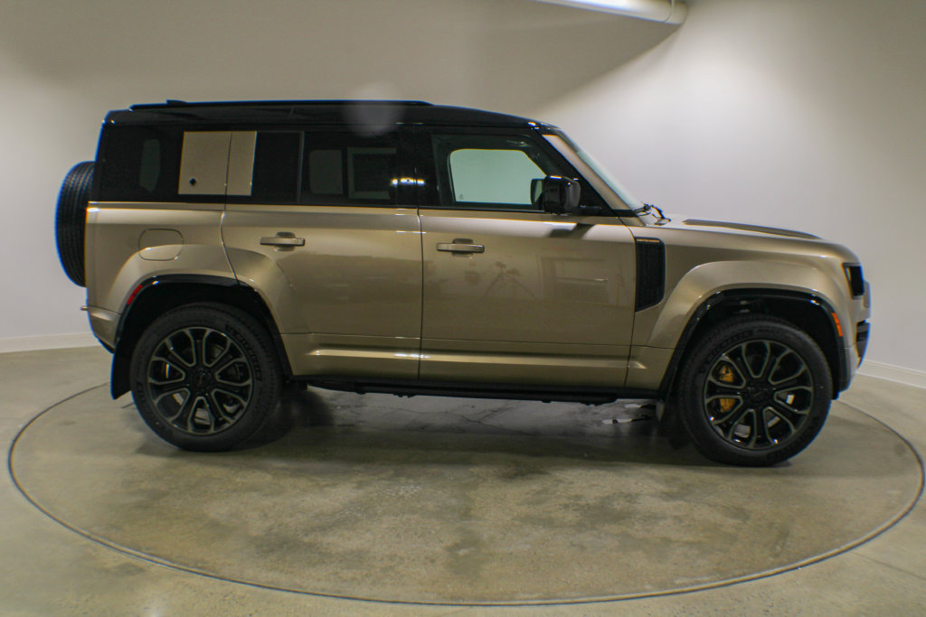 New 2026 Land Rover Defender 110 OCTA AWD/4WD image 7