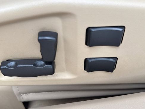 Used 2009 Cadillac XLR RWD image 45