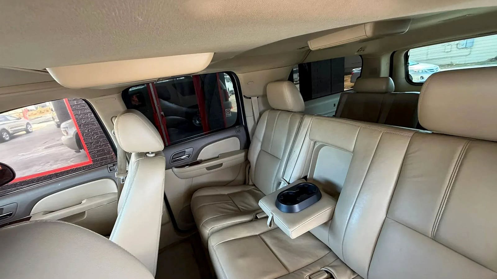 Used 2014 Chevrolet Suburban LT RWD image 17